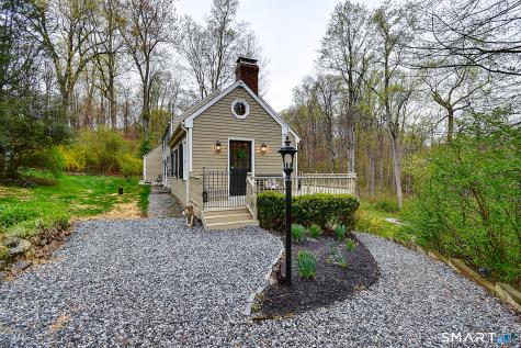 27 Chestnut Hill Road Newtown CT 06482