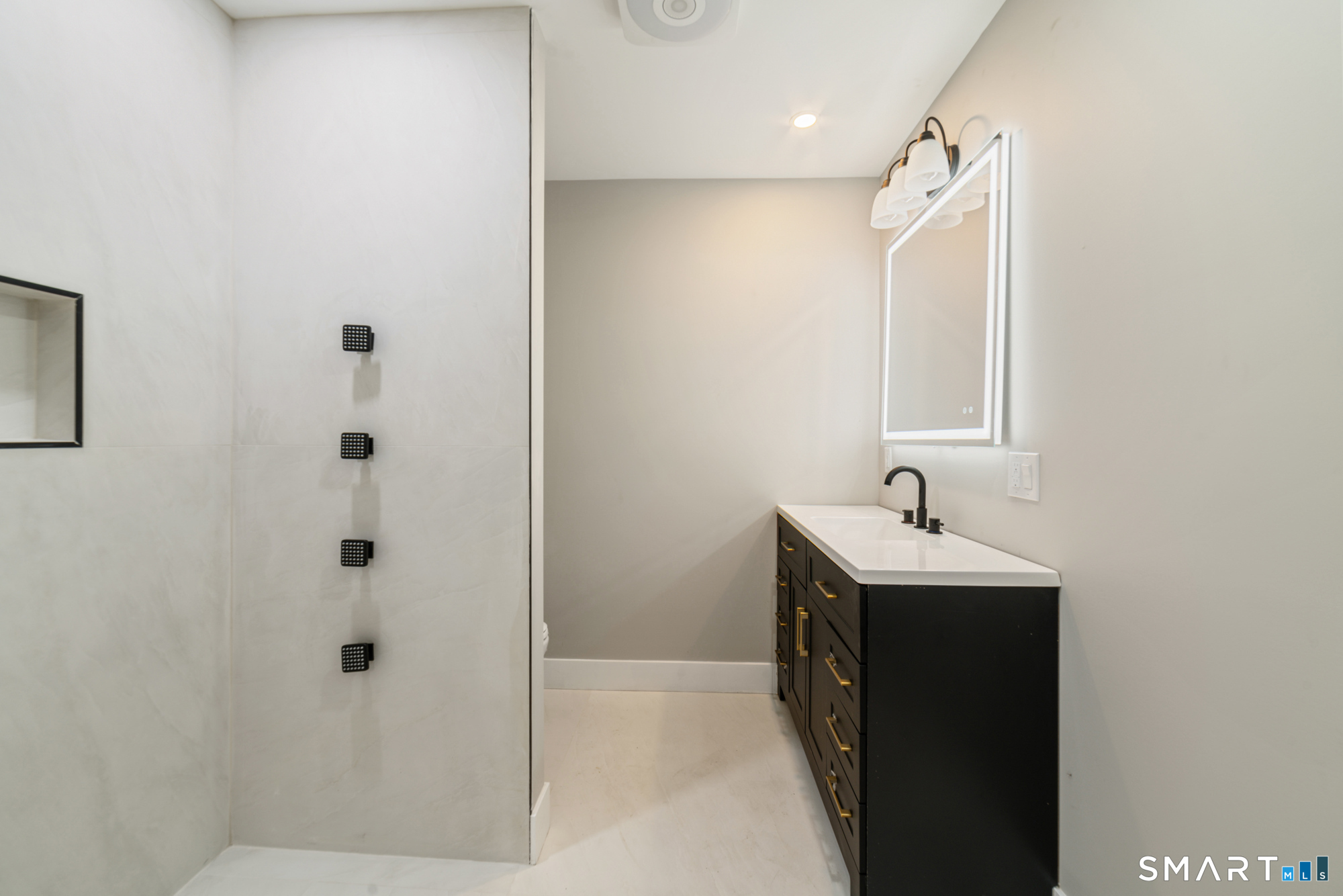 5 Reservoir Manor Seymour CT 06483