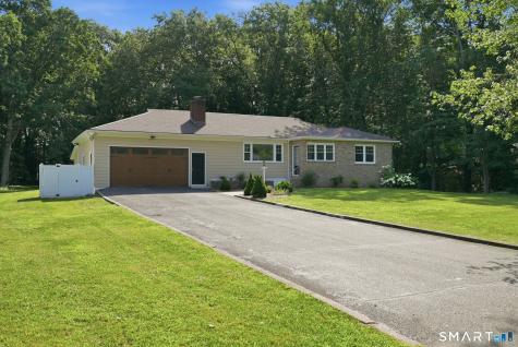 16 Ezra Street North Haven CT 06473
