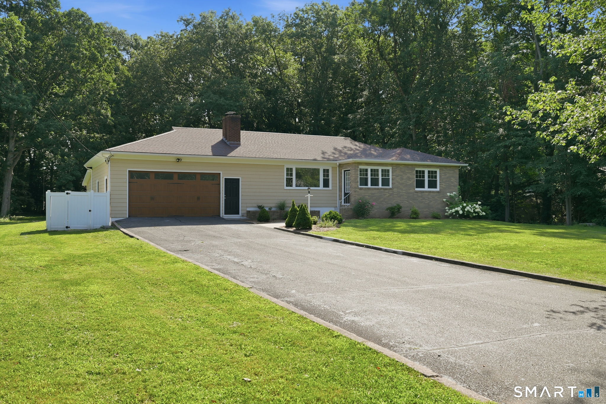 16 Ezra Street North Haven CT 06473
