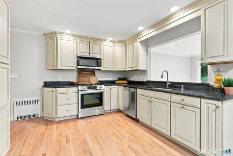 16 Ezra Street North Haven CT 06473