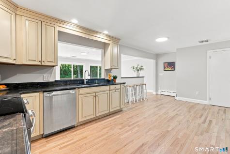 16 Ezra Street North Haven CT 06473