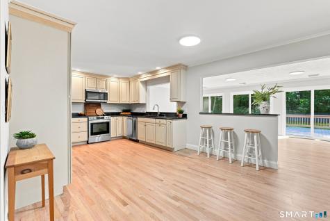 16 Ezra Street North Haven CT 06473
