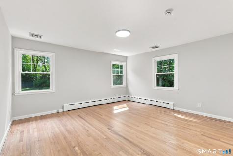 16 Ezra Street North Haven CT 06473
