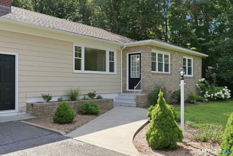 16 Ezra Street North Haven CT 06473