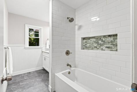 16 Ezra Street North Haven CT 06473