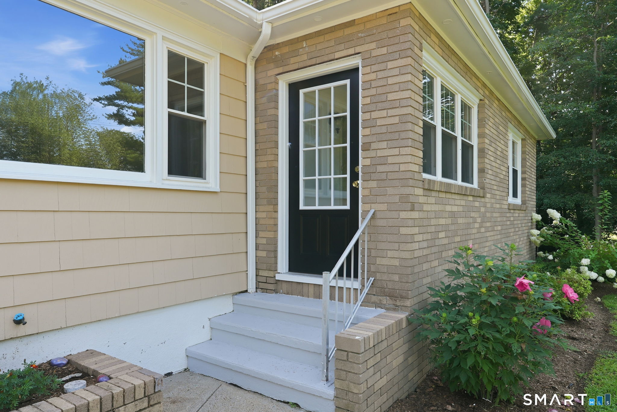 16 Ezra Street North Haven CT 06473