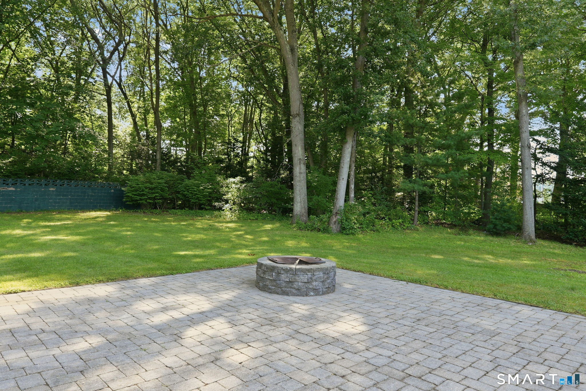 16 Ezra Street North Haven CT 06473