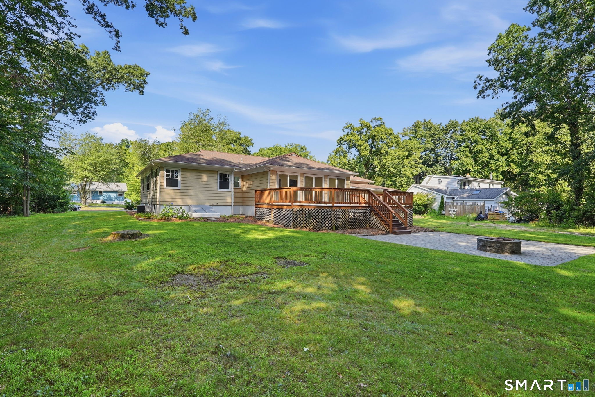 16 Ezra Street North Haven CT 06473