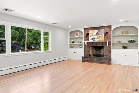 16 Ezra Street North Haven CT 06473