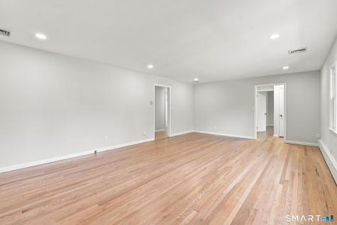 16 Ezra Street North Haven CT 06473