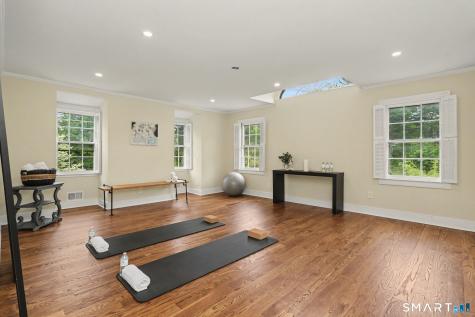 530 Roxbury Road Stamford CT 06902