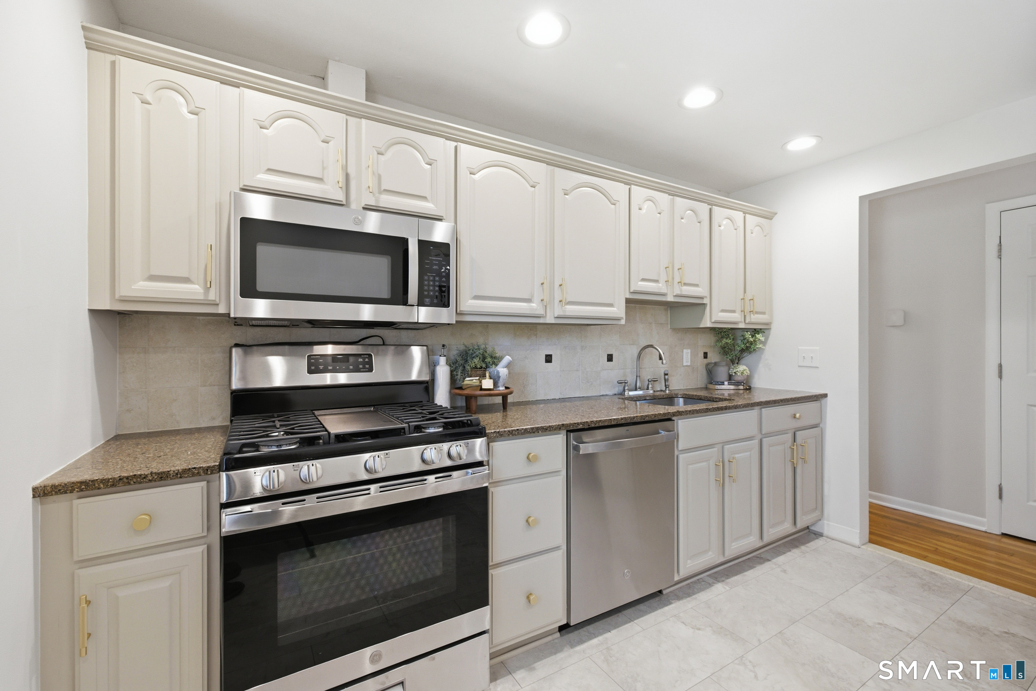93 Daniel Road Hamden CT 06518