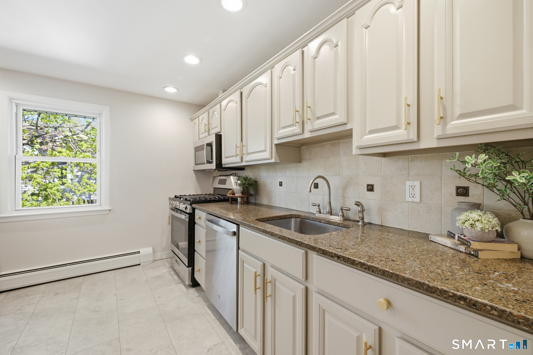 93 Daniel Road Hamden CT 06518