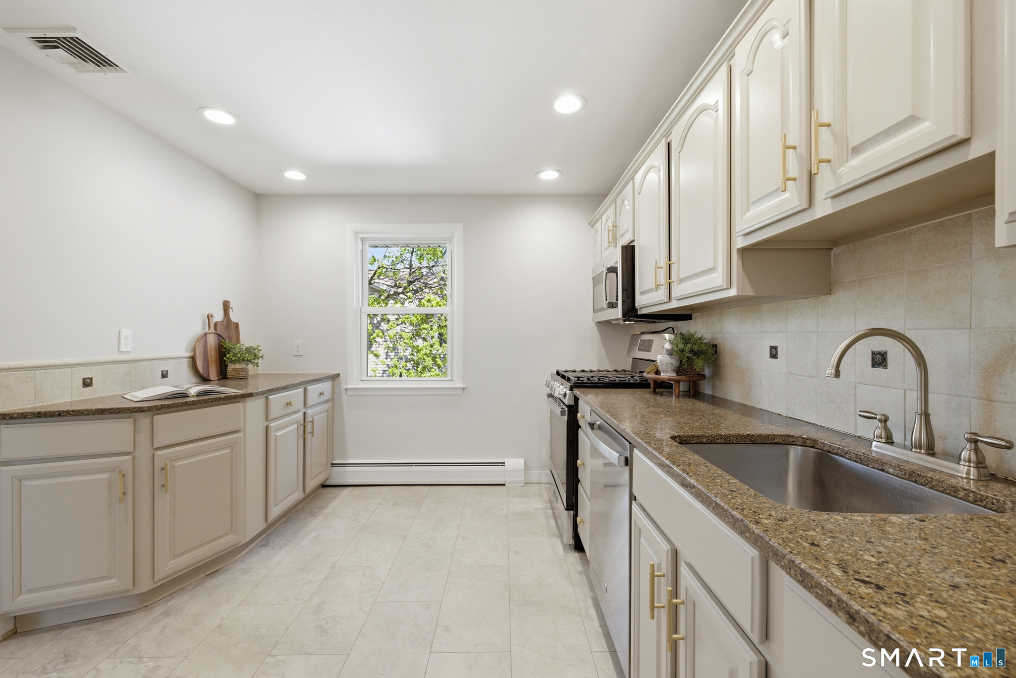 93 Daniel Road Hamden CT 06518