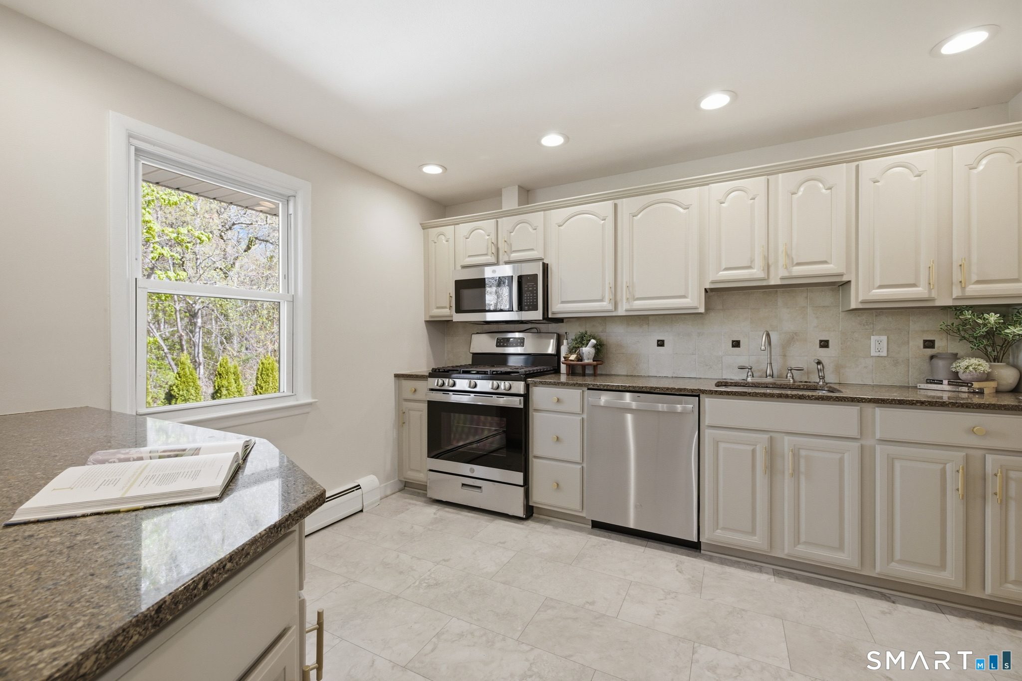93 Daniel Road Hamden CT 06518