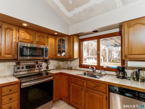 33 Ryegate Terrace Monroe CT 06468