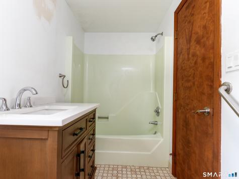 33 Ryegate Terrace Monroe CT 06468