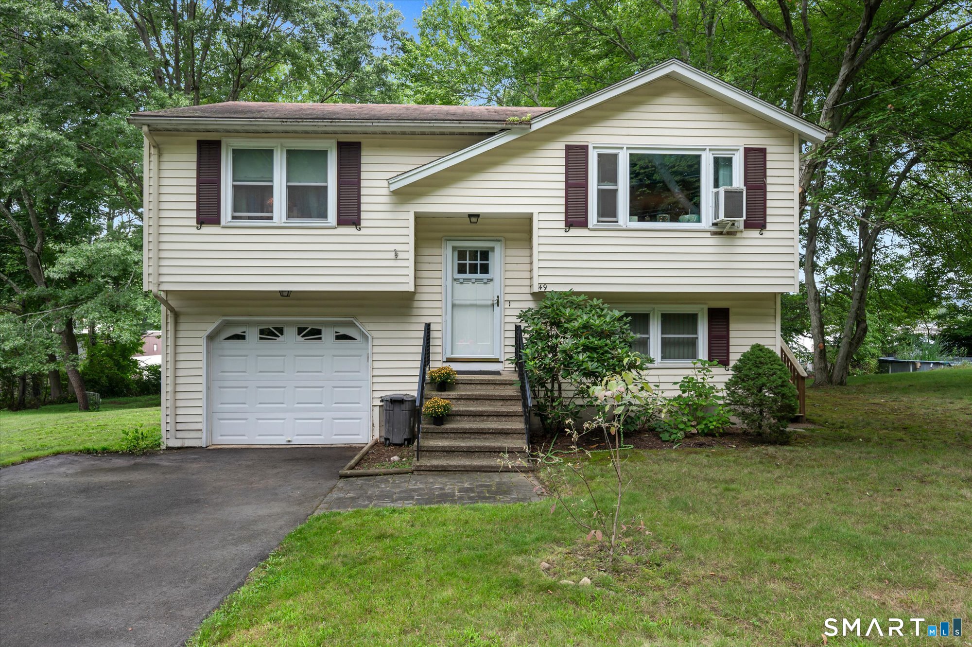 Milford CT, 49 Ingersol Road
