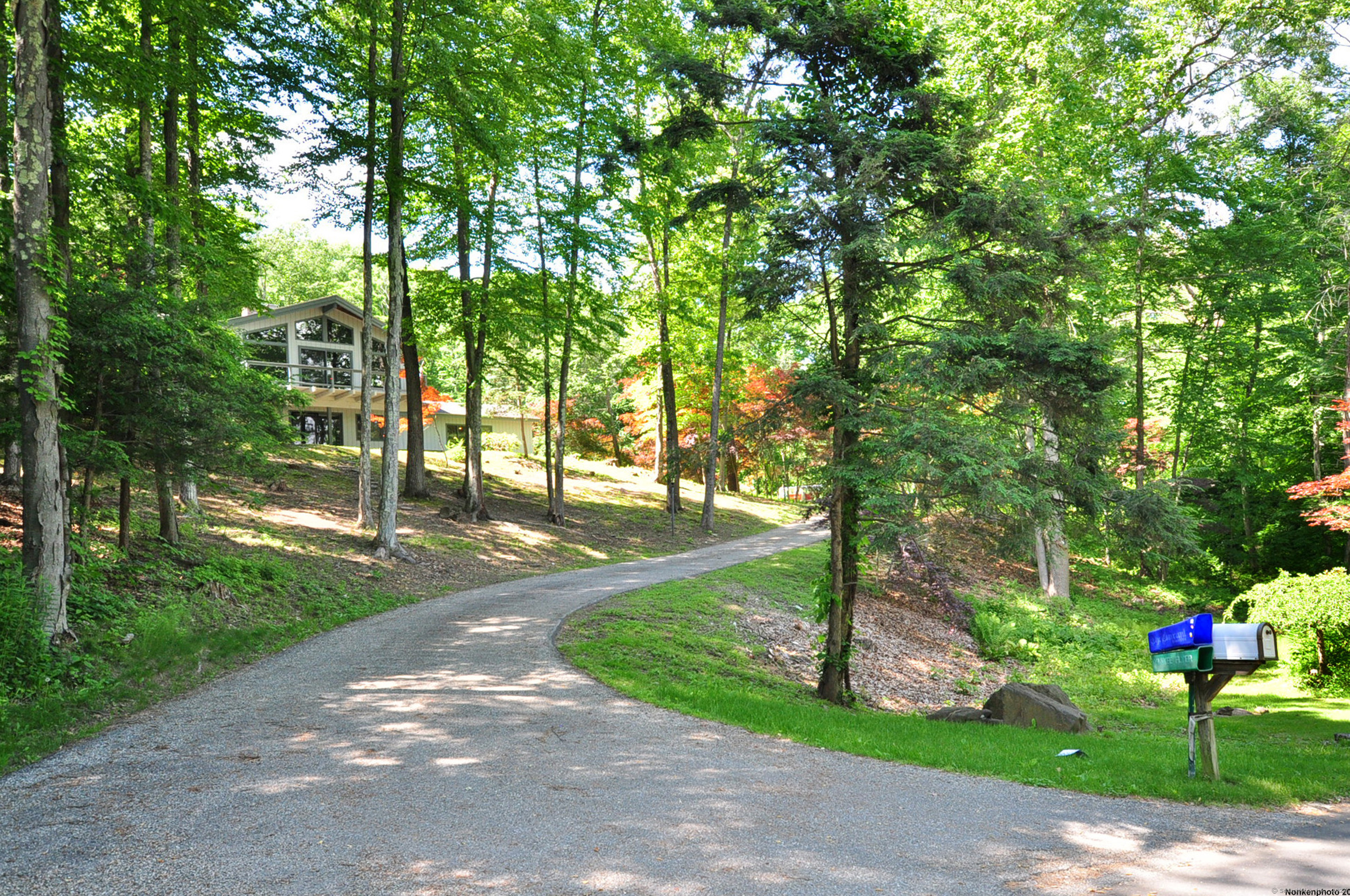 16 Stuart Drive Bloomfield CT 06002