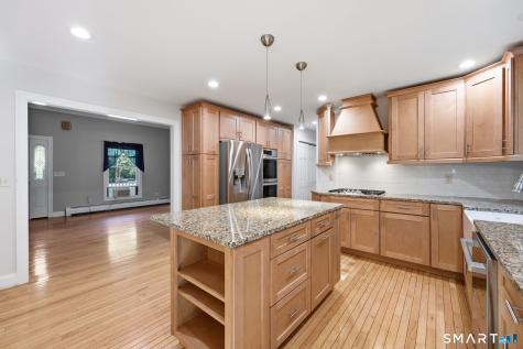41 Forsyth Road Montville CT 06370