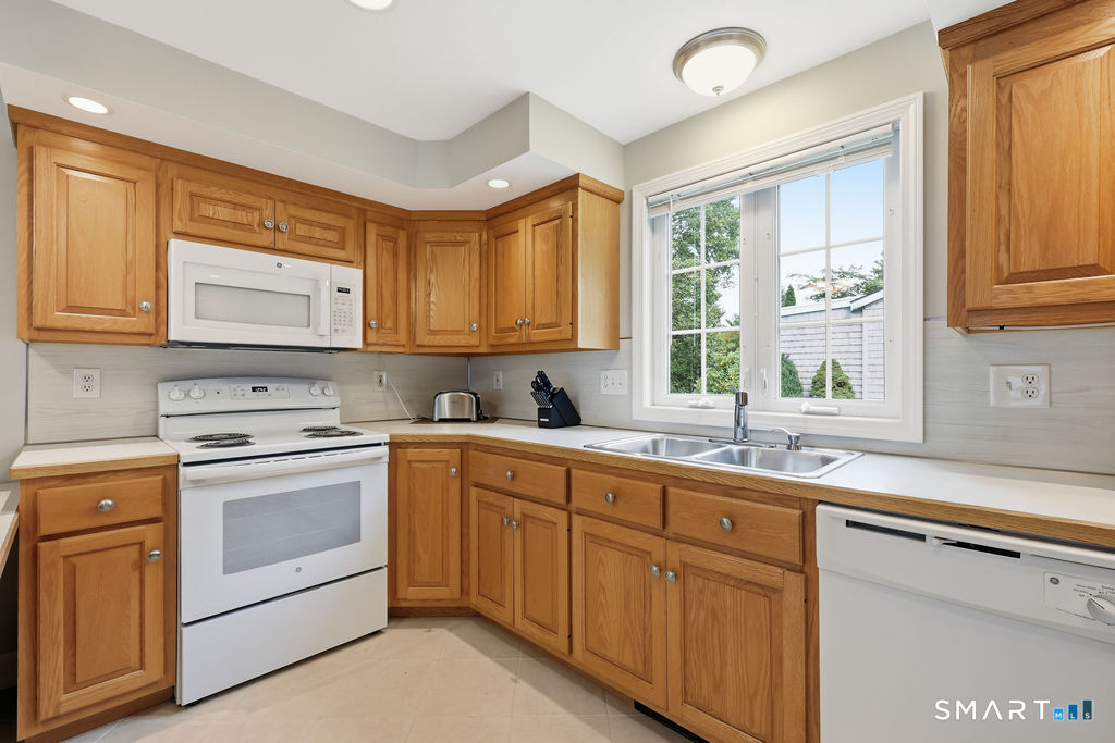 28 Tennyson Road East Hampton CT 06424