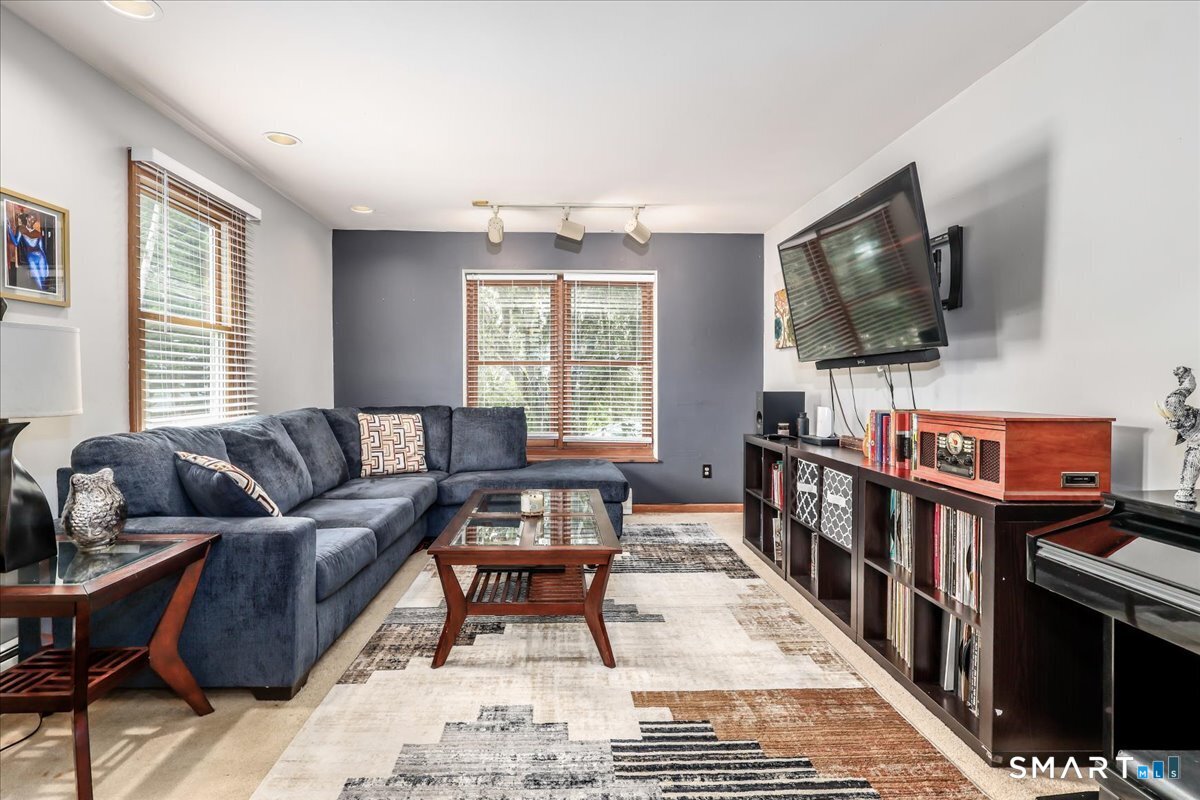 41 Calderwood Court Bridgeport CT 06605