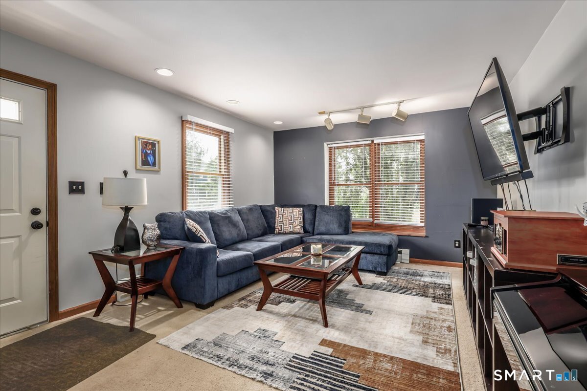 41 Calderwood Court Bridgeport CT 06605