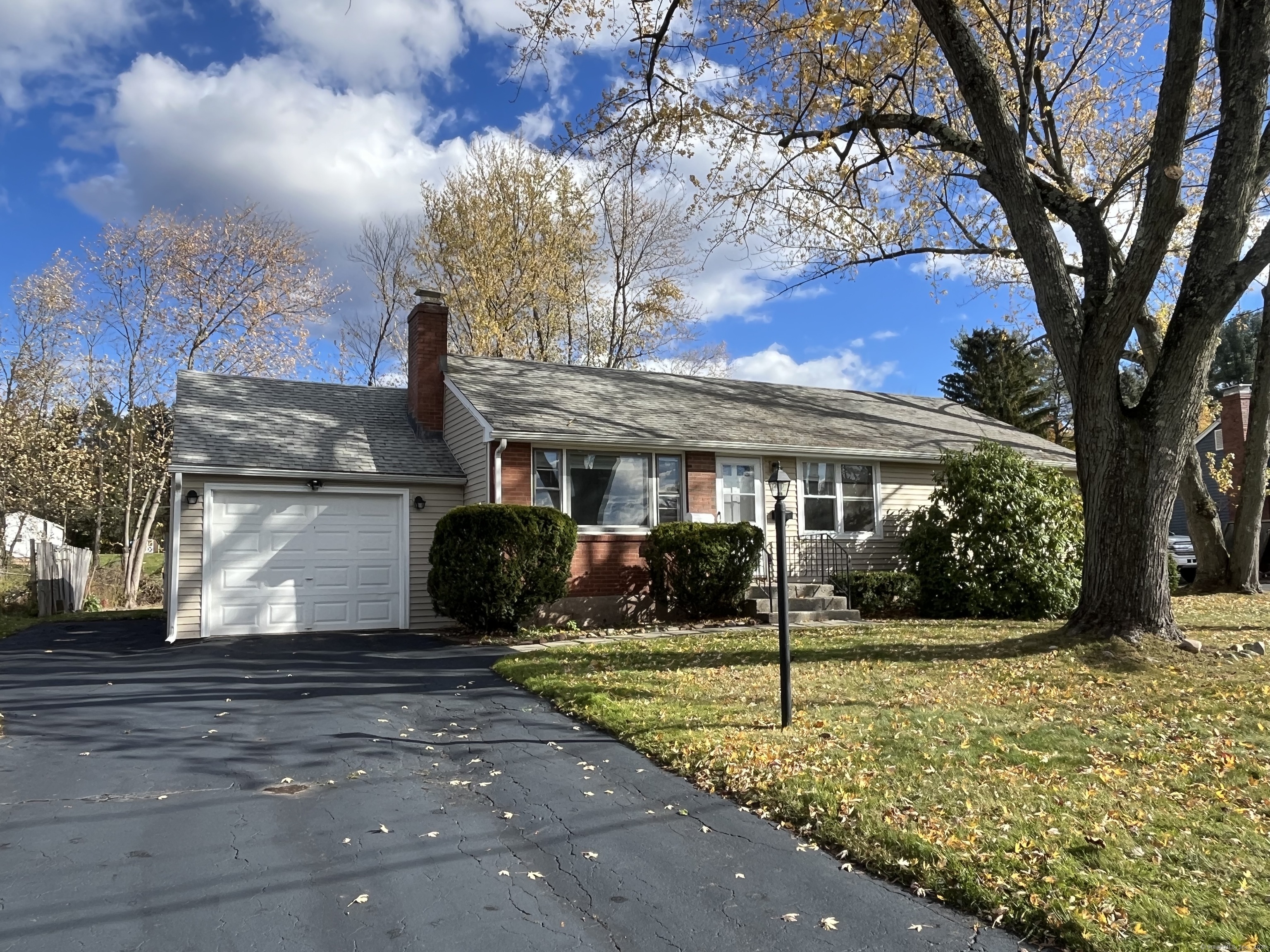 Ellington CT, 14 High Ridge Road