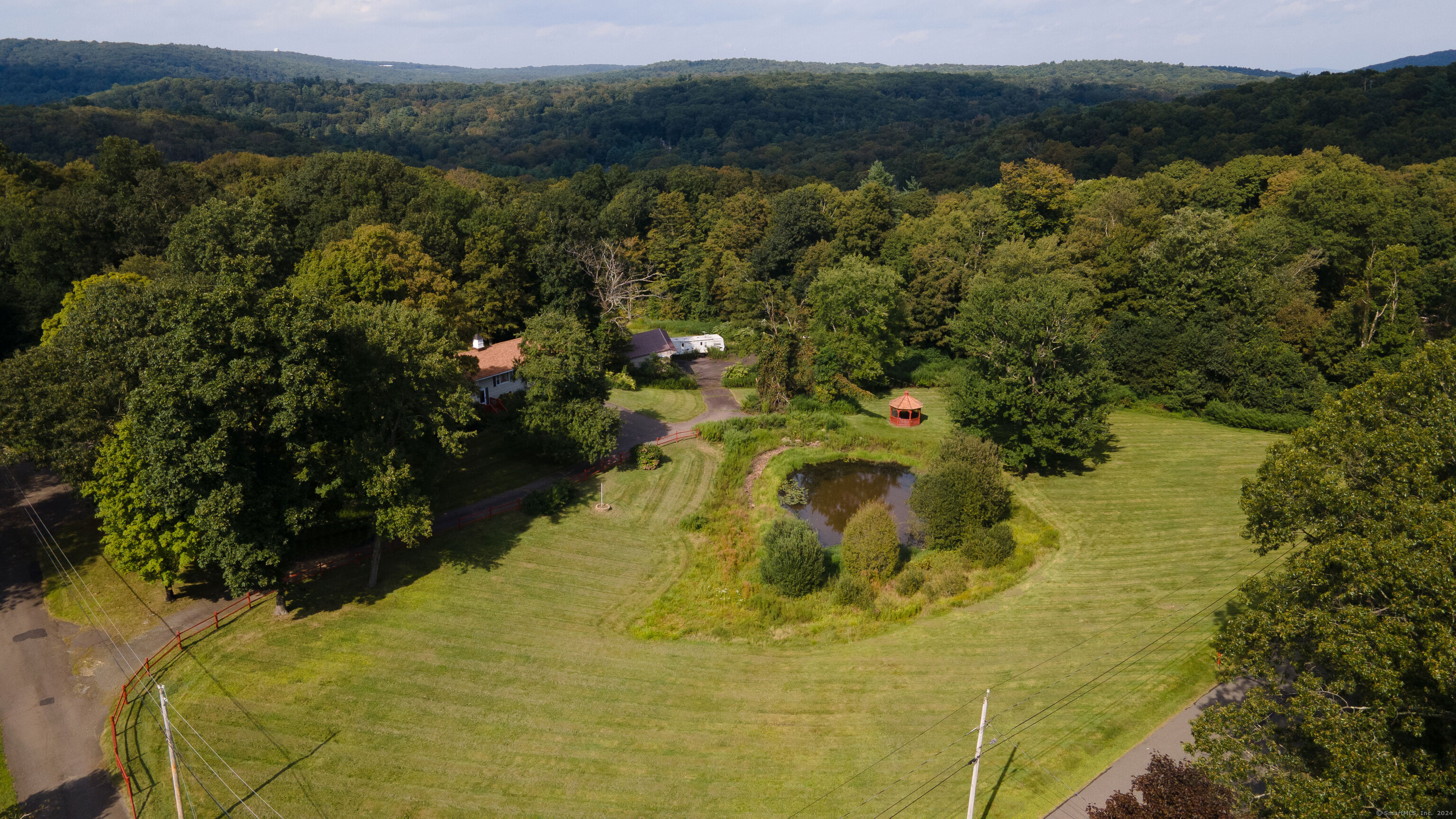 32 Tuttle Court Bethany CT 06524