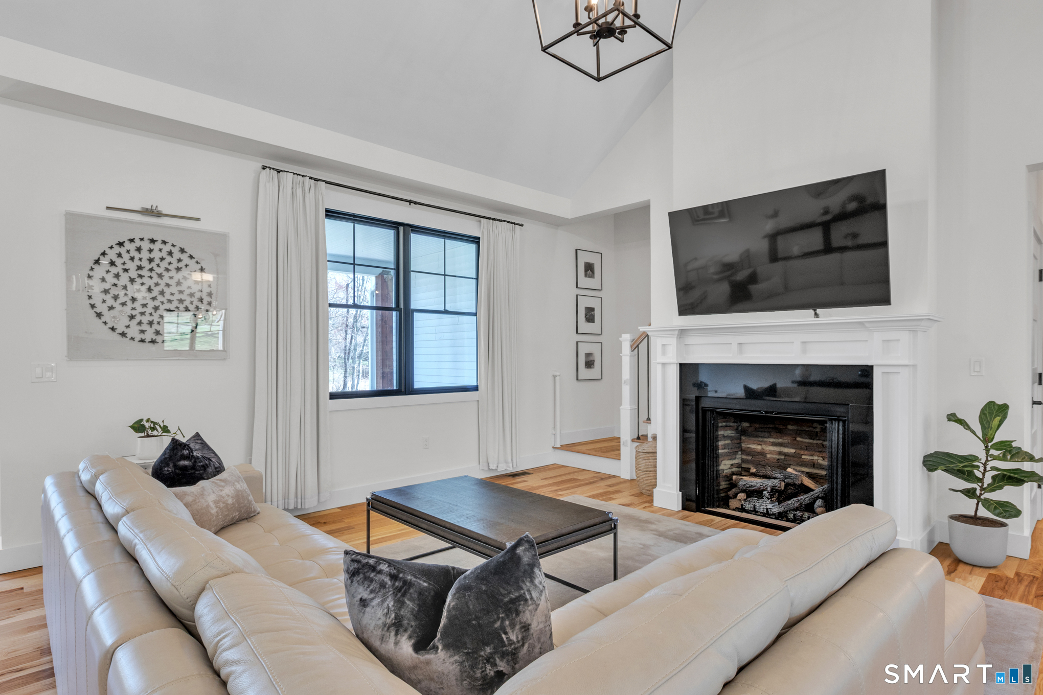 201 Mountain Street Ellington CT 06029