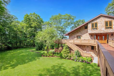 10 Hillcrest Court Ridgefield CT 06877