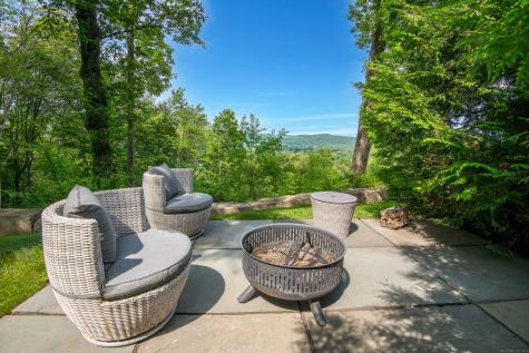 10 Hillcrest Court Ridgefield CT 06877