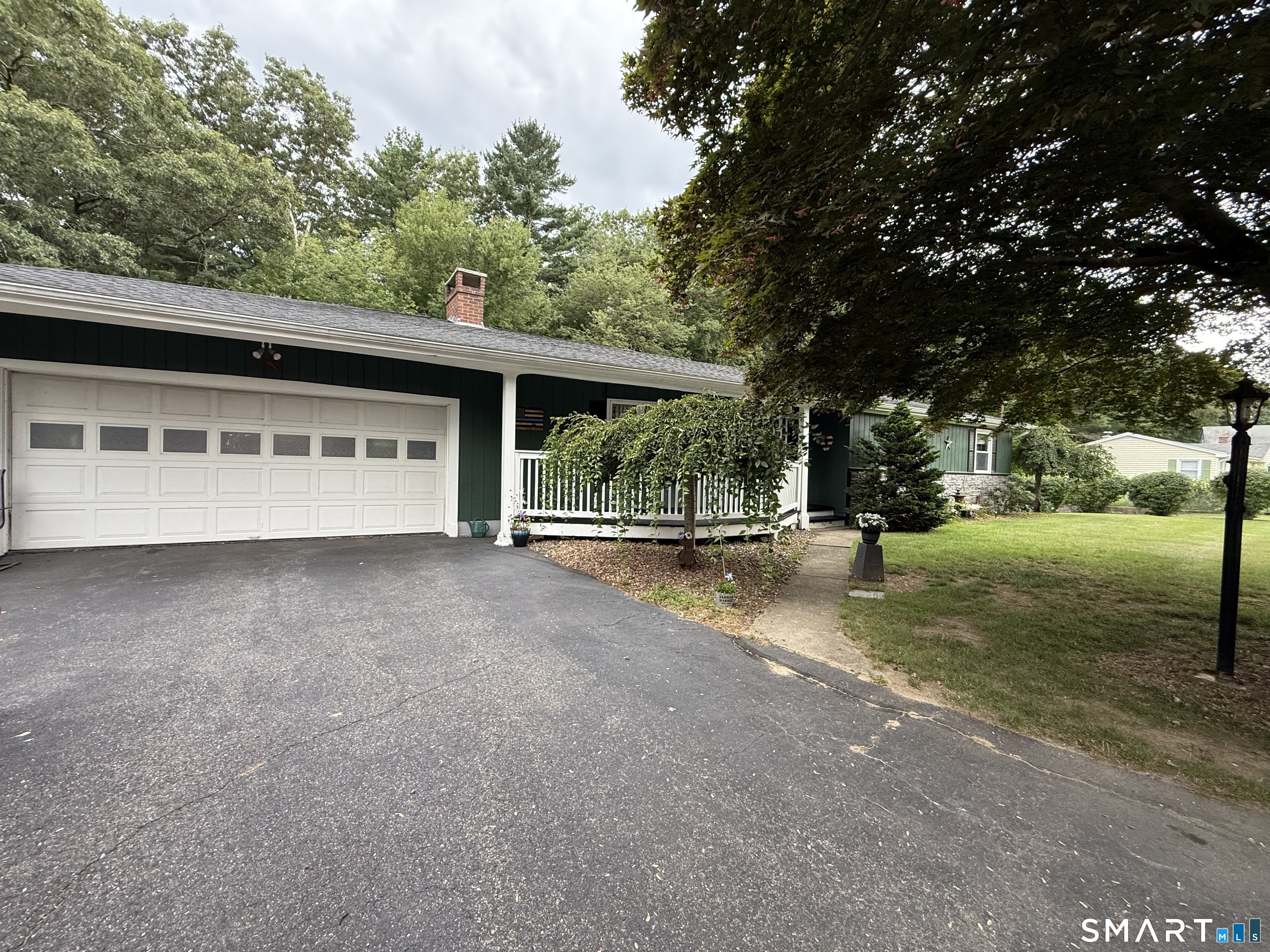 33 Bonnette Avenue Thompson CT 06277