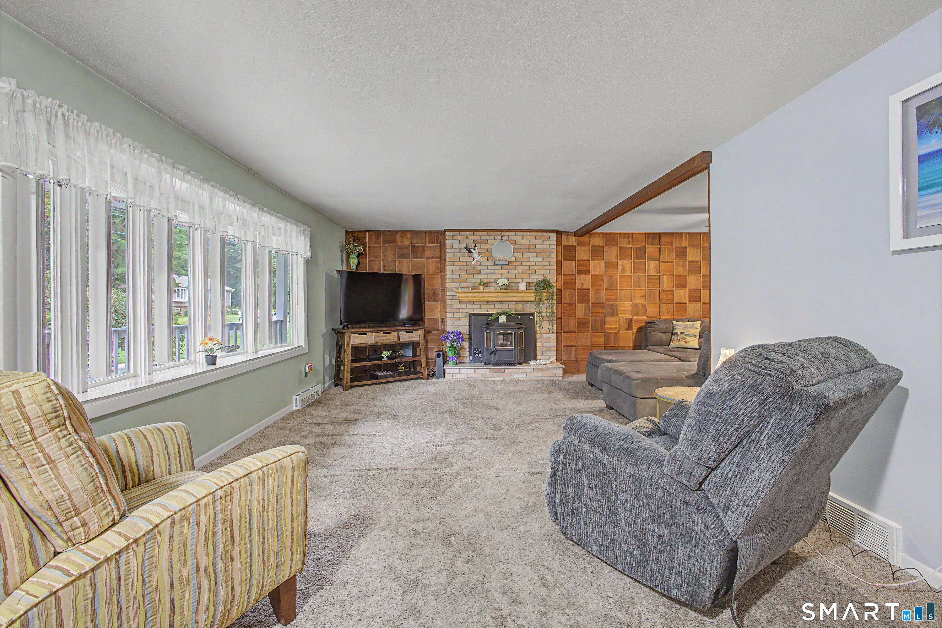 33 Bonnette Avenue Thompson CT 06277