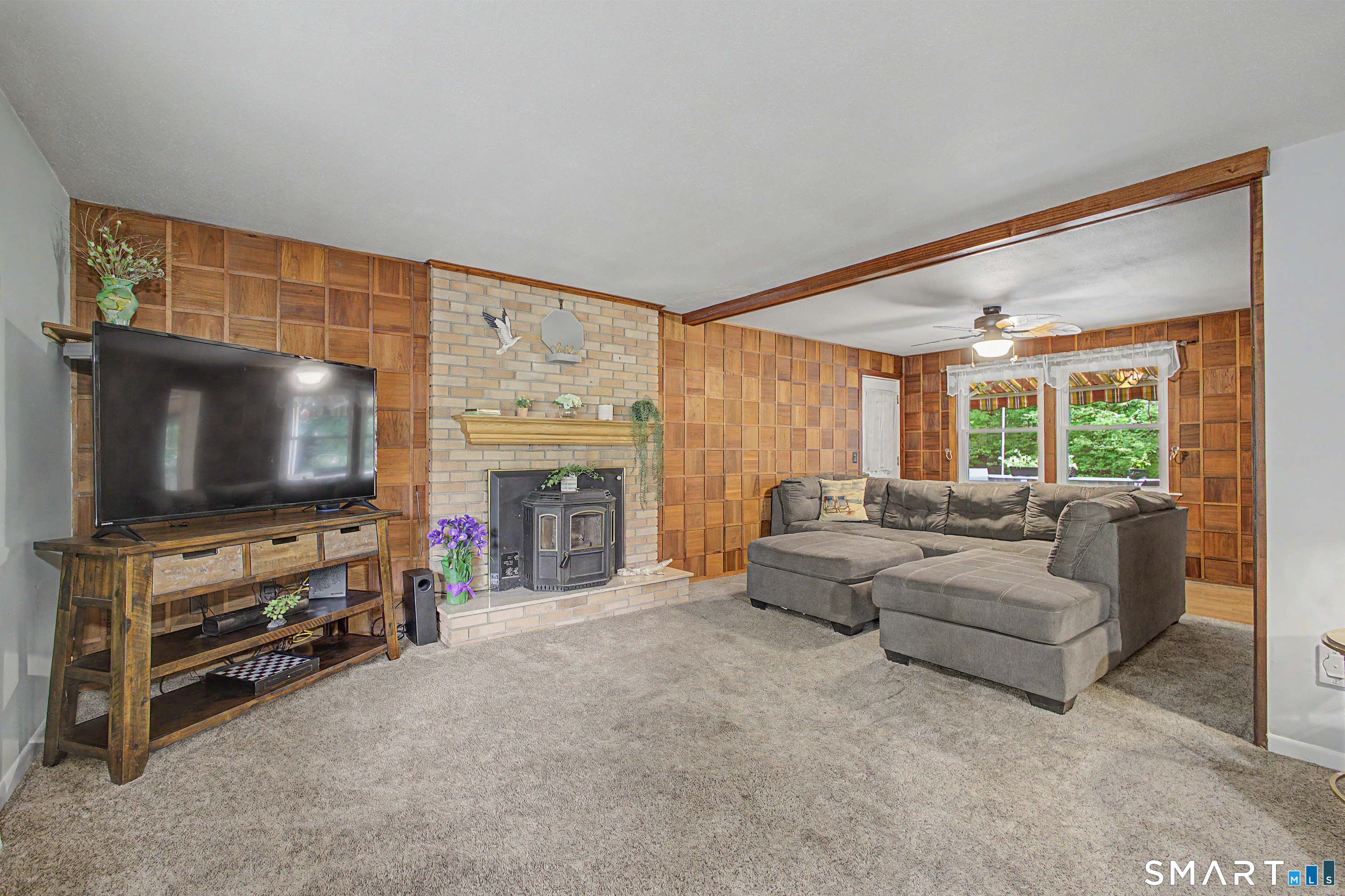 33 Bonnette Avenue Thompson CT 06277