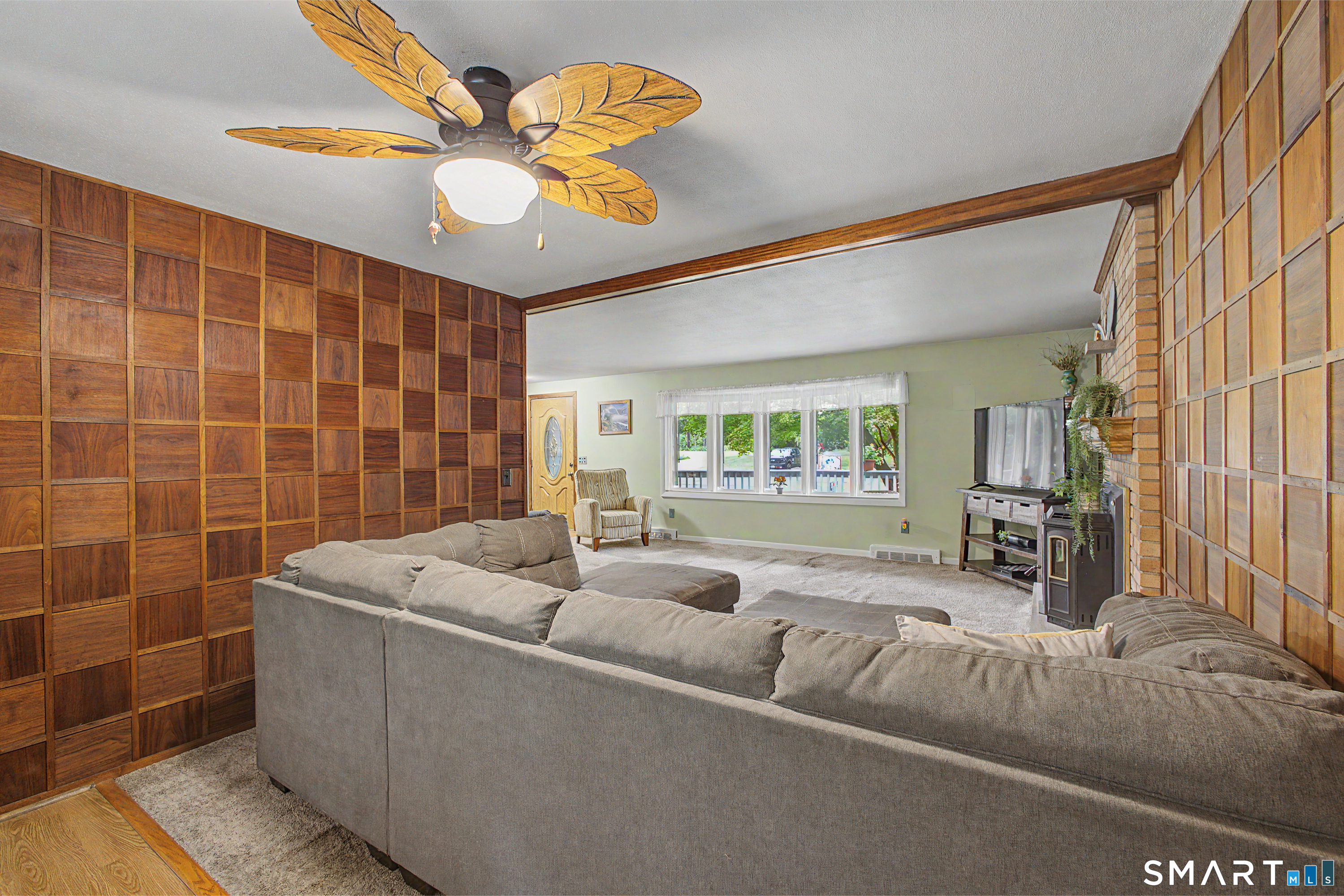 33 Bonnette Avenue Thompson CT 06277