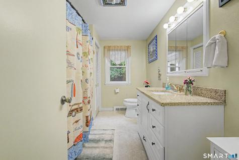 33 Bonnette Avenue Thompson CT 06277
