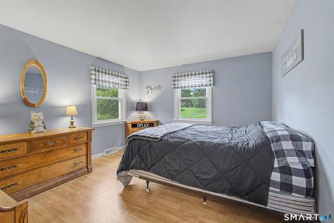 33 Bonnette Avenue Thompson CT 06277