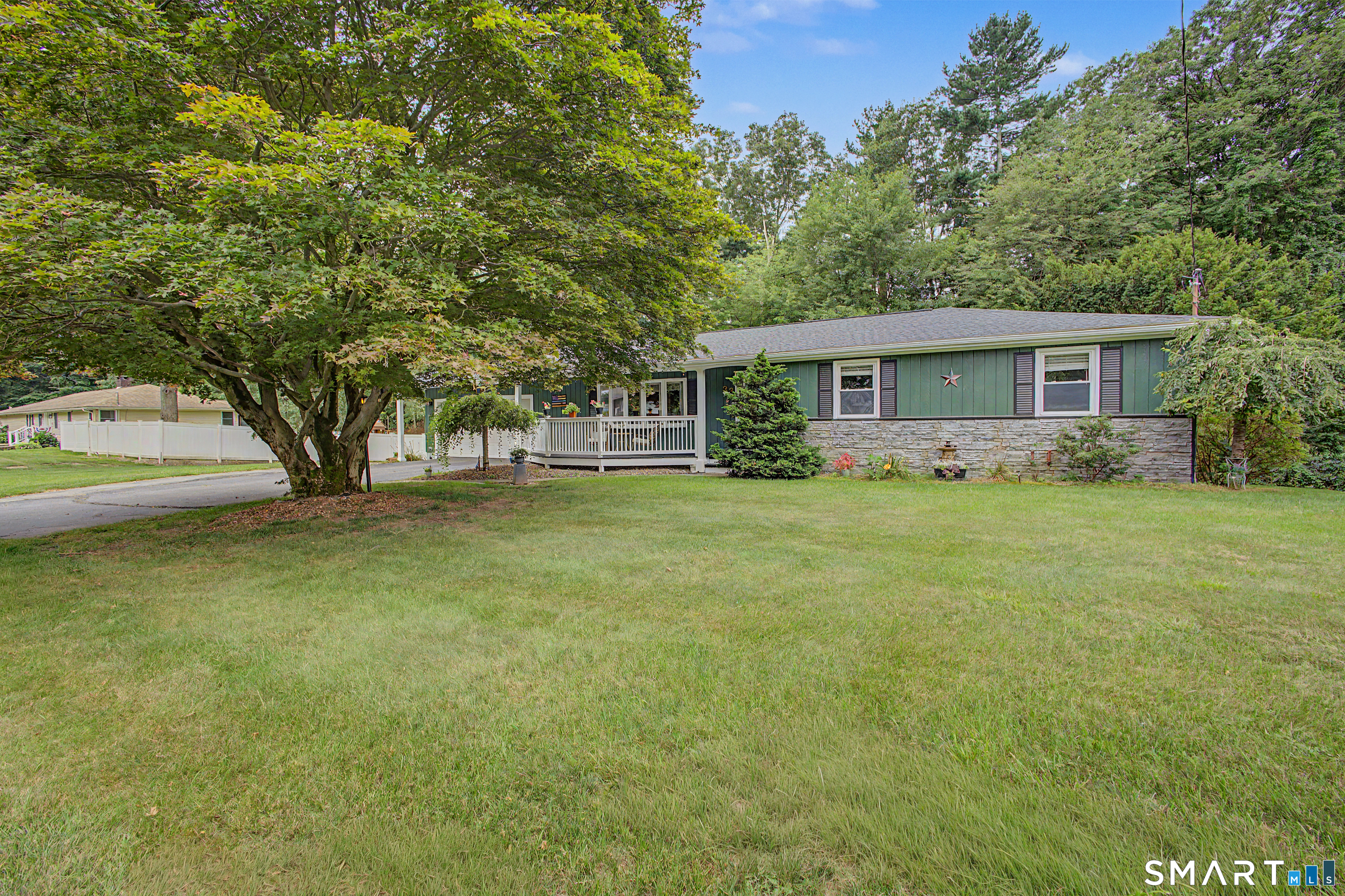 33 Bonnette Avenue Thompson CT 06277