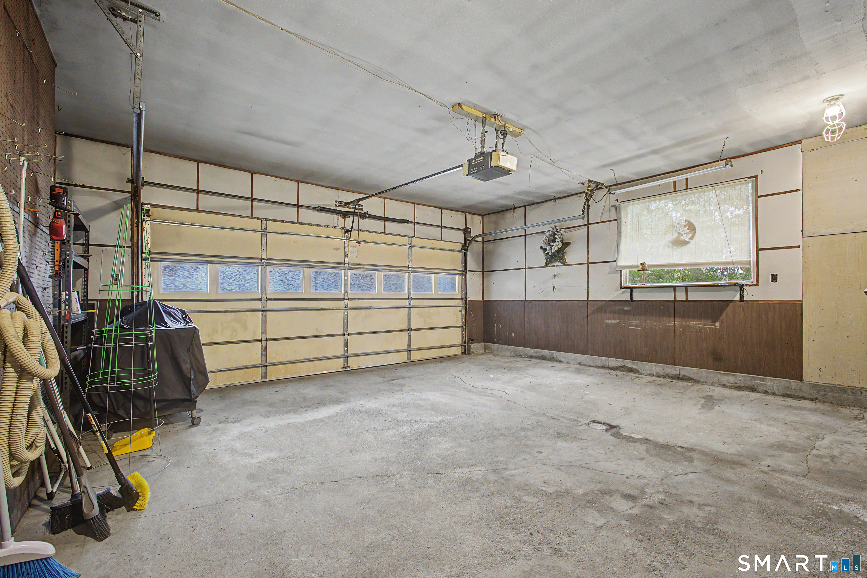 33 Bonnette Avenue Thompson CT 06277