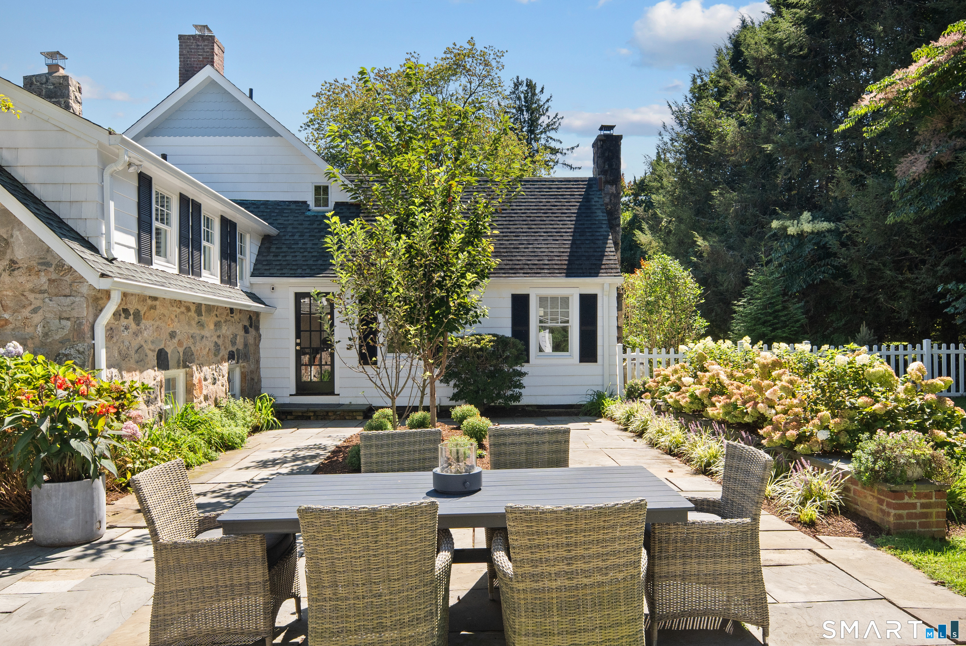 327 Jelliff Mill Road New Canaan CT 06840