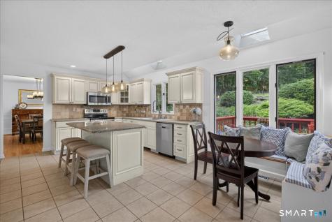 44 Coventry Way Guilford CT 06437