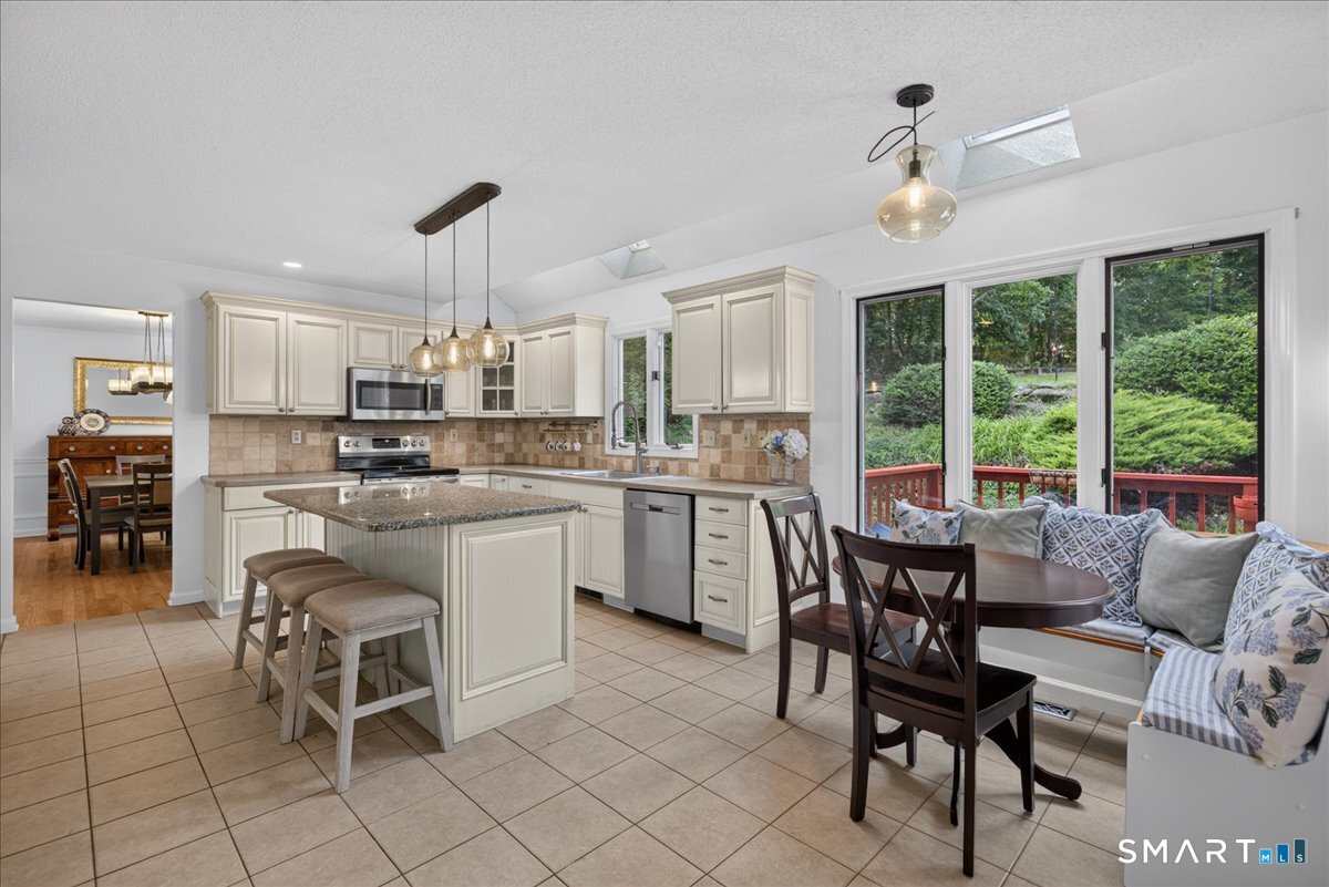 44 Coventry Way Guilford CT 06437