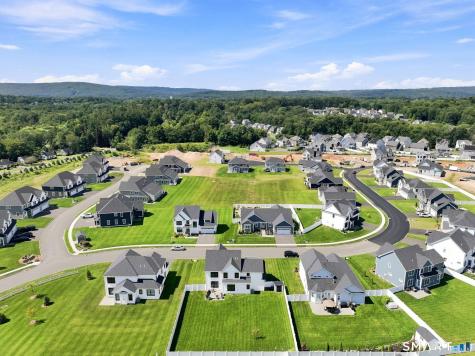 78 Oakwood Circle Plainville CT 06062