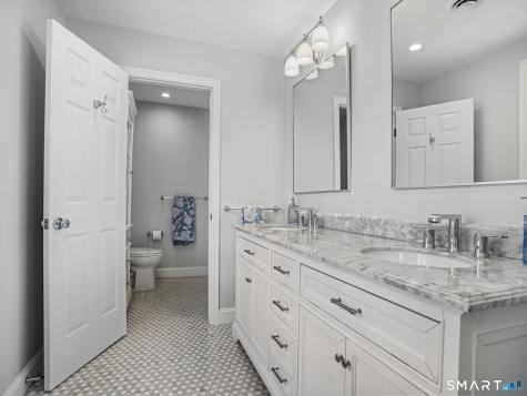 1218 Smith Ridge Road New Canaan CT 06840