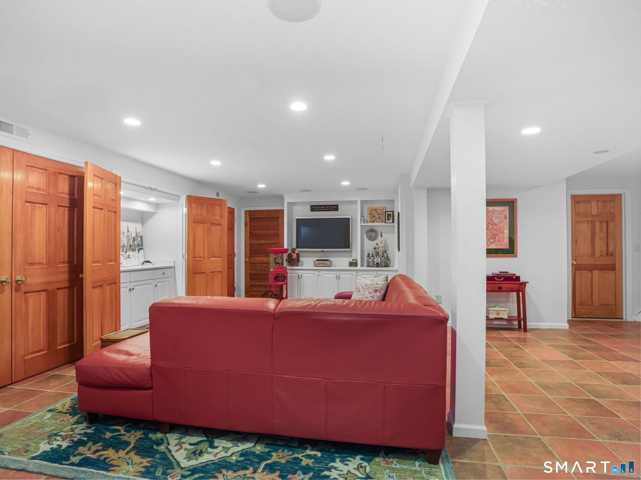 1218 Smith Ridge Road New Canaan CT 06840