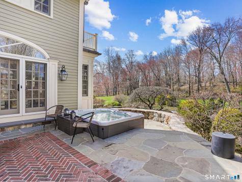1218 Smith Ridge Road New Canaan CT 06840