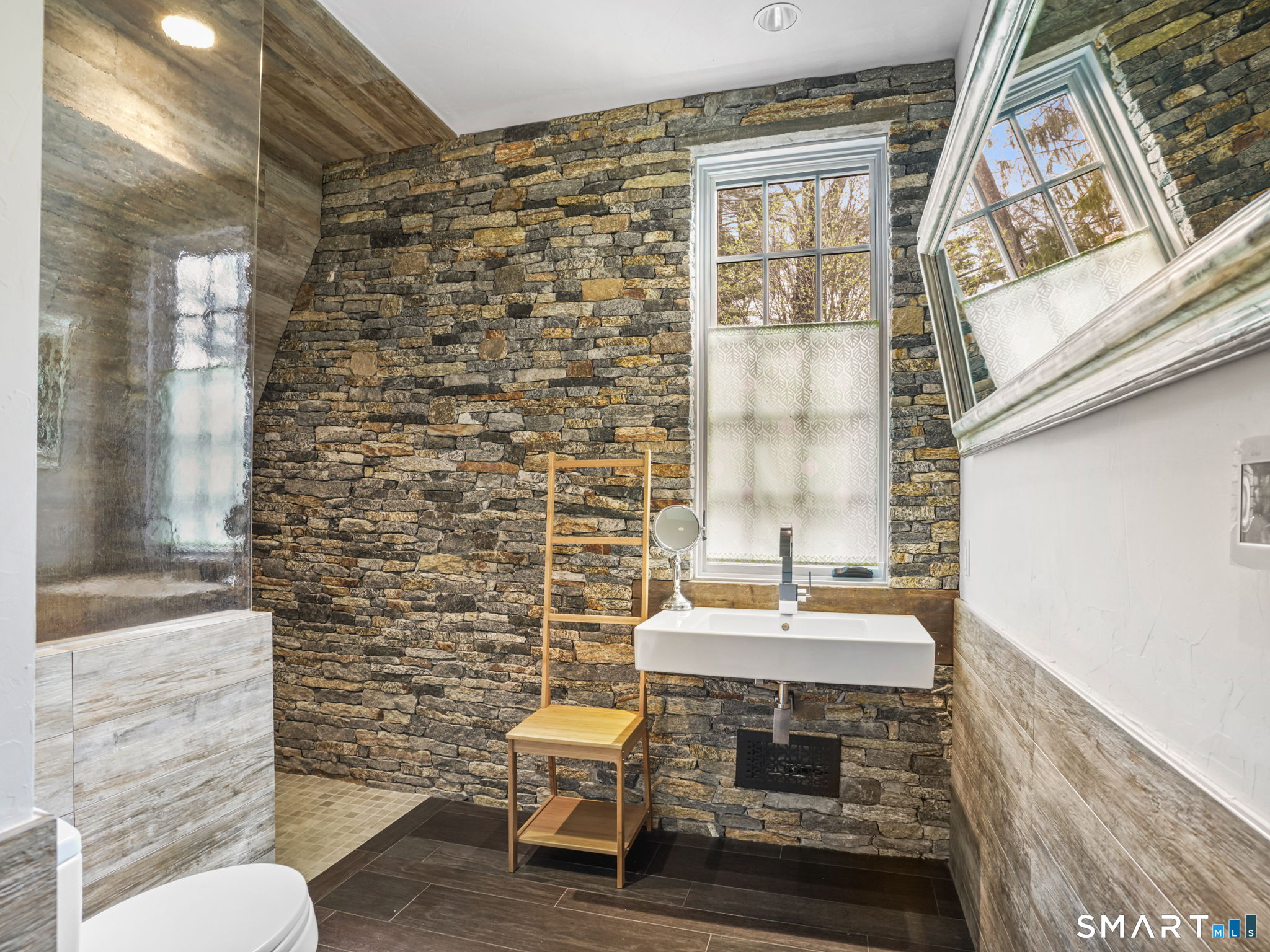 1218 Smith Ridge Road New Canaan CT 06840