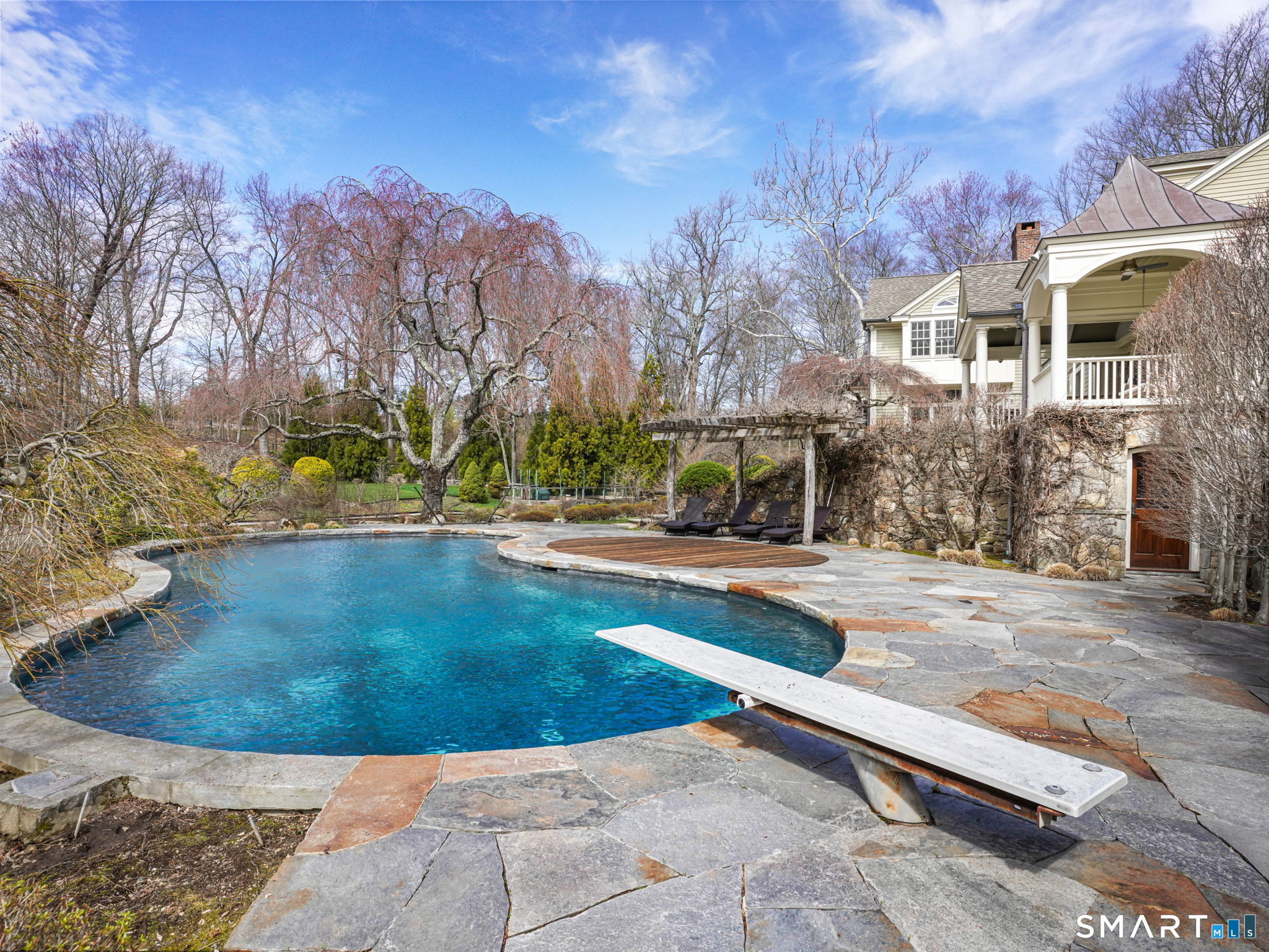 1218 Smith Ridge Road New Canaan CT 06840